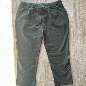 Yogipace Women's Petite 7/8 On The Go Pants, Amazon